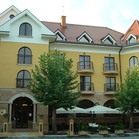 היסריה Hotel Chinar מראה חיצוני תמונה
