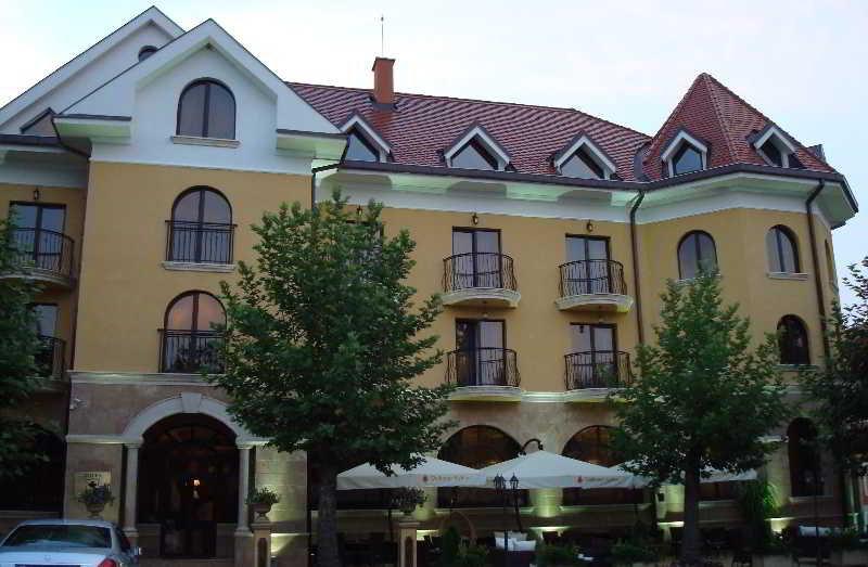 היסריה Hotel Chinar מראה חיצוני תמונה