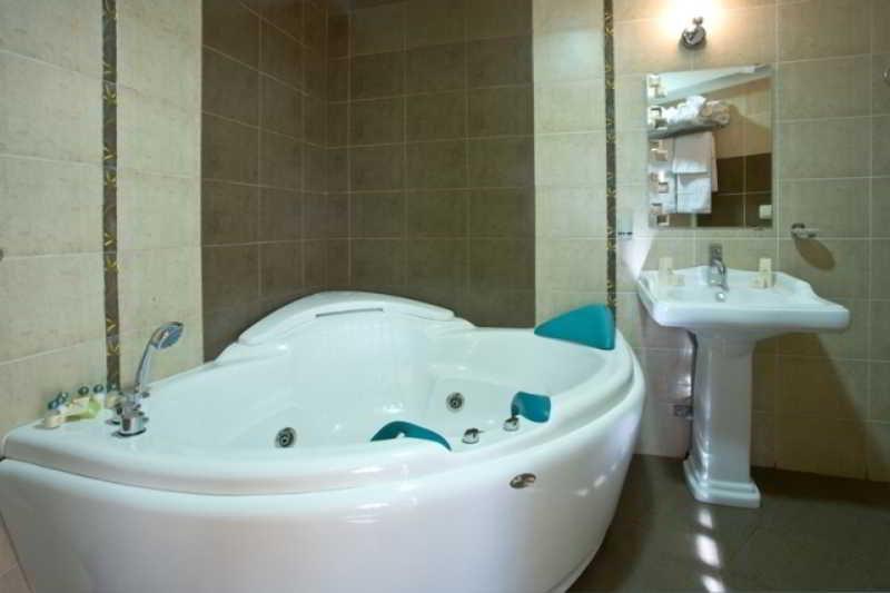 היסריה Hotel Chinar מראה חיצוני תמונה